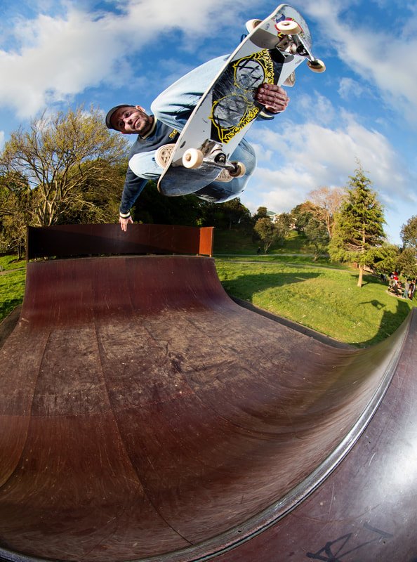 Leighton James Dyer skating a bowl